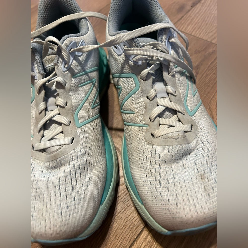 Light blue/ turquoise tennis shoes